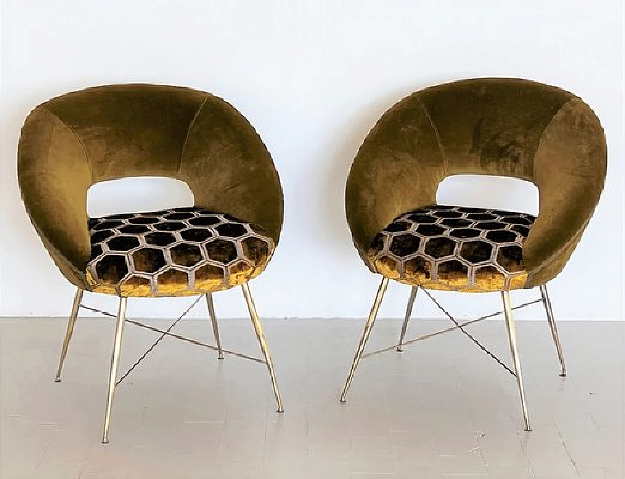Pair of velvet armchairs with brass legs by Silvio Cavatorta, 1950s 1