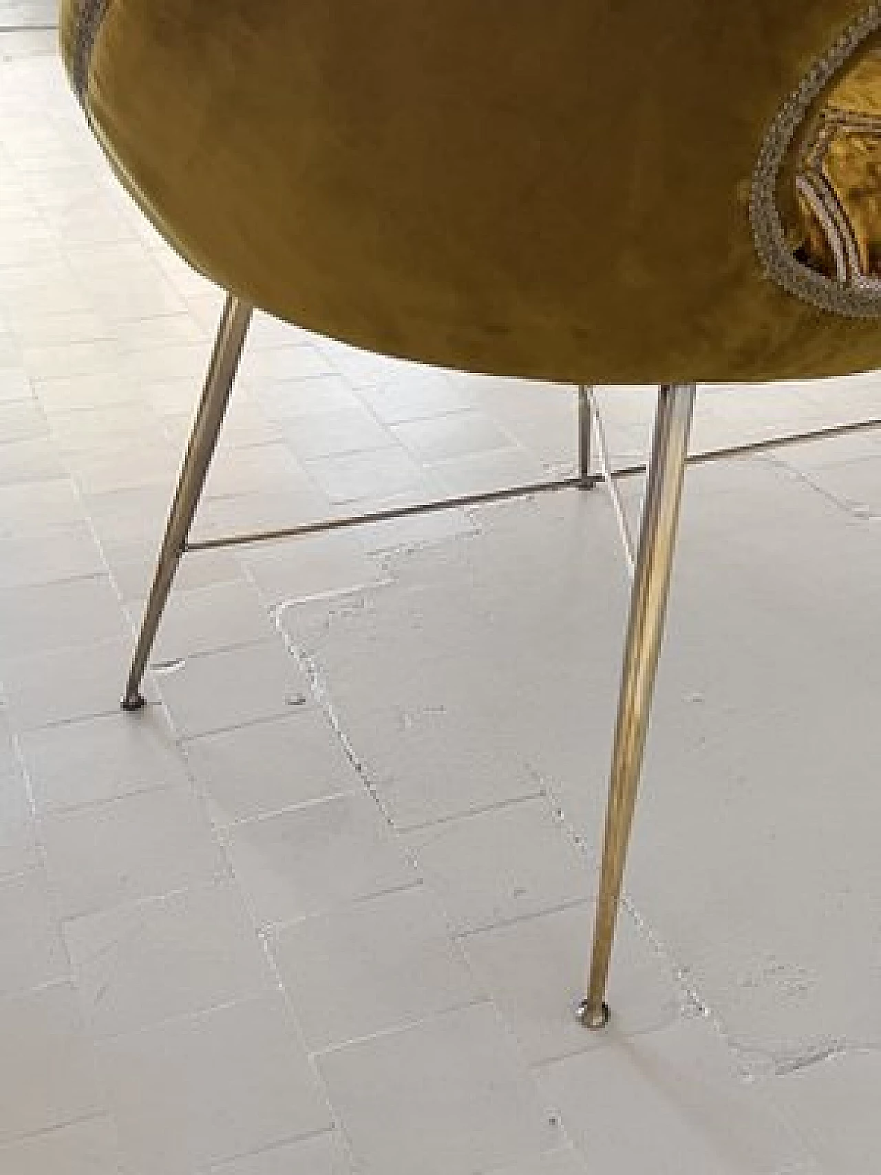 Coppia di poltrone in velluto con gambe in ottone di Silvio Cavatorta, anni '50 3