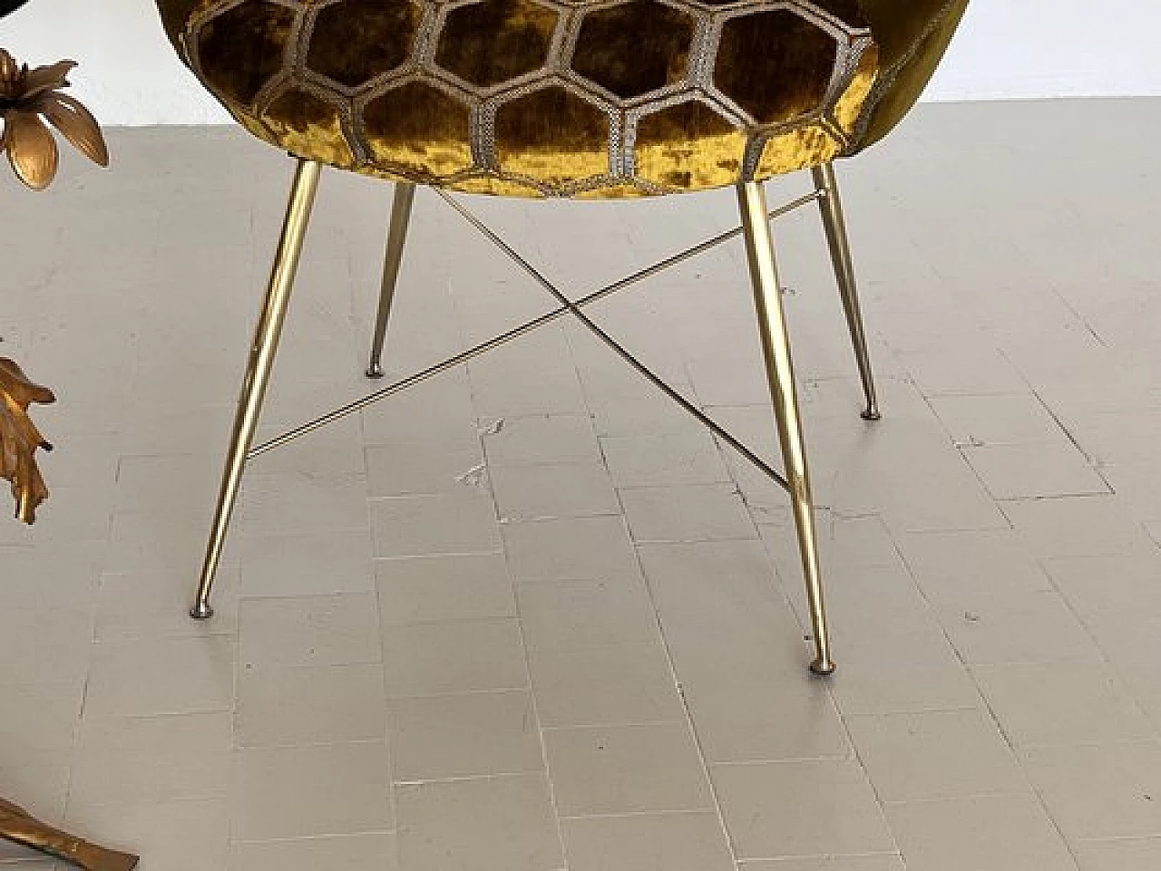 Coppia di poltrone in velluto con gambe in ottone di Silvio Cavatorta, anni '50 6