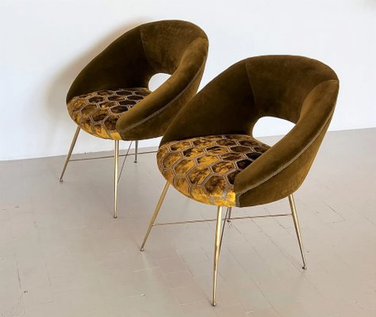 Pair of velvet armchairs with brass legs by Silvio Cavatorta, 1950s 12