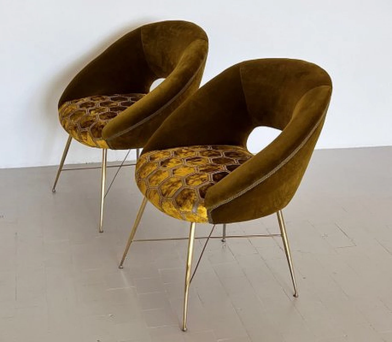 Pair of velvet armchairs with brass legs by Silvio Cavatorta, 1950s 13