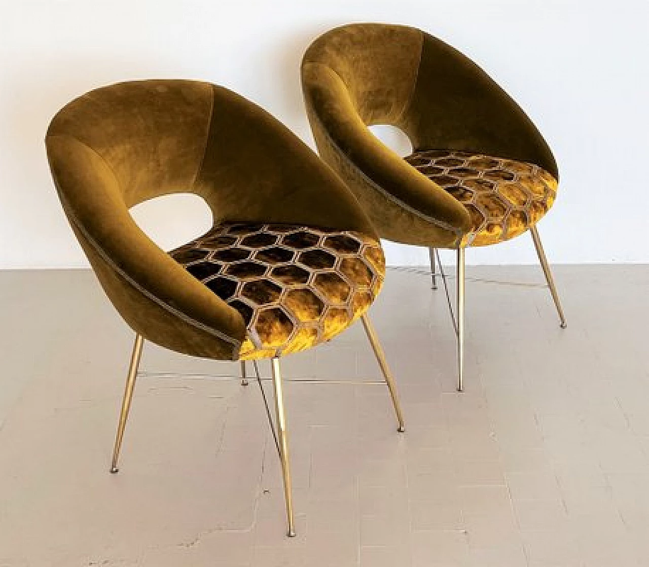 Pair of velvet armchairs with brass legs by Silvio Cavatorta, 1950s 14
