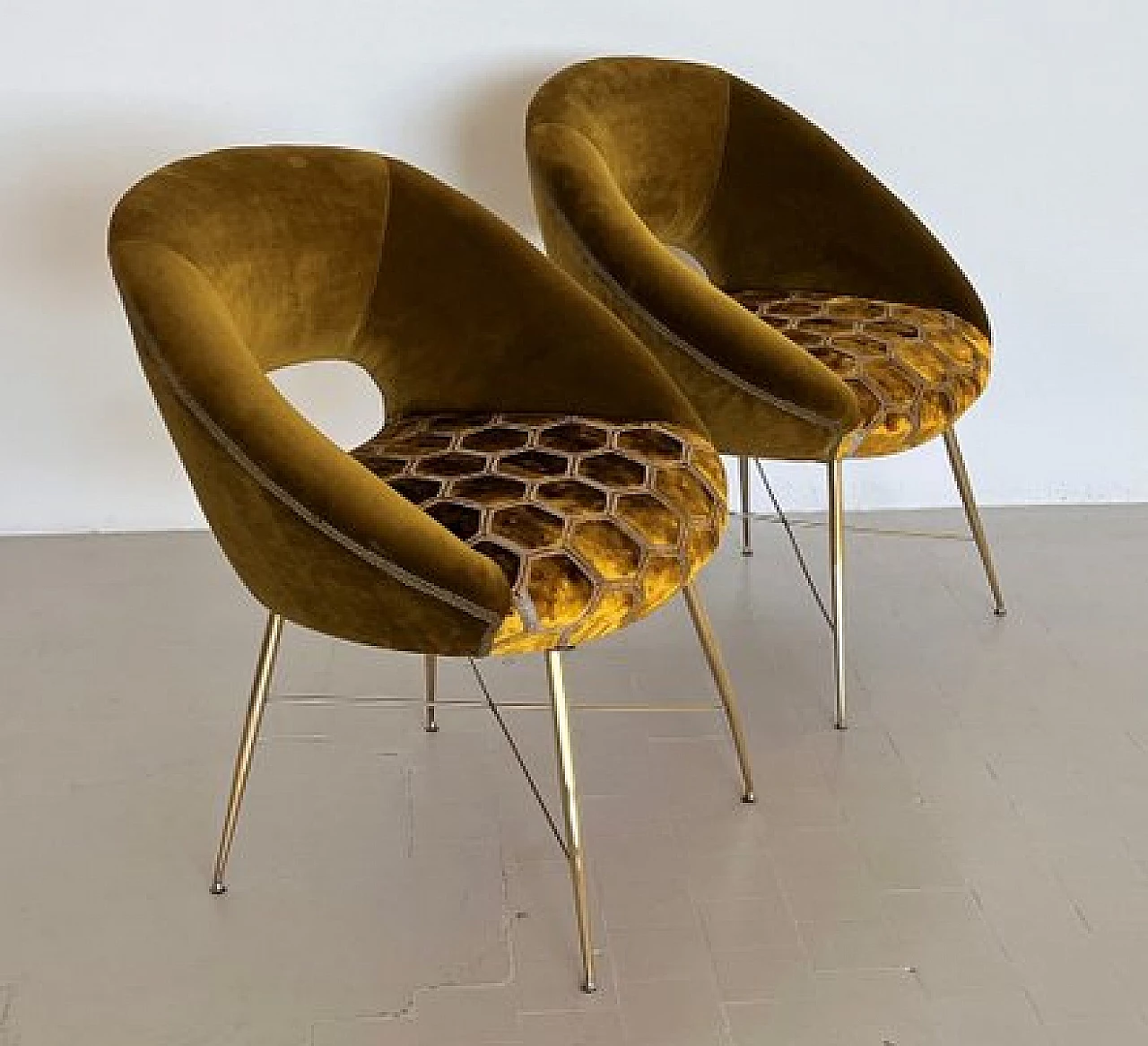 Pair of velvet armchairs with brass legs by Silvio Cavatorta, 1950s 15