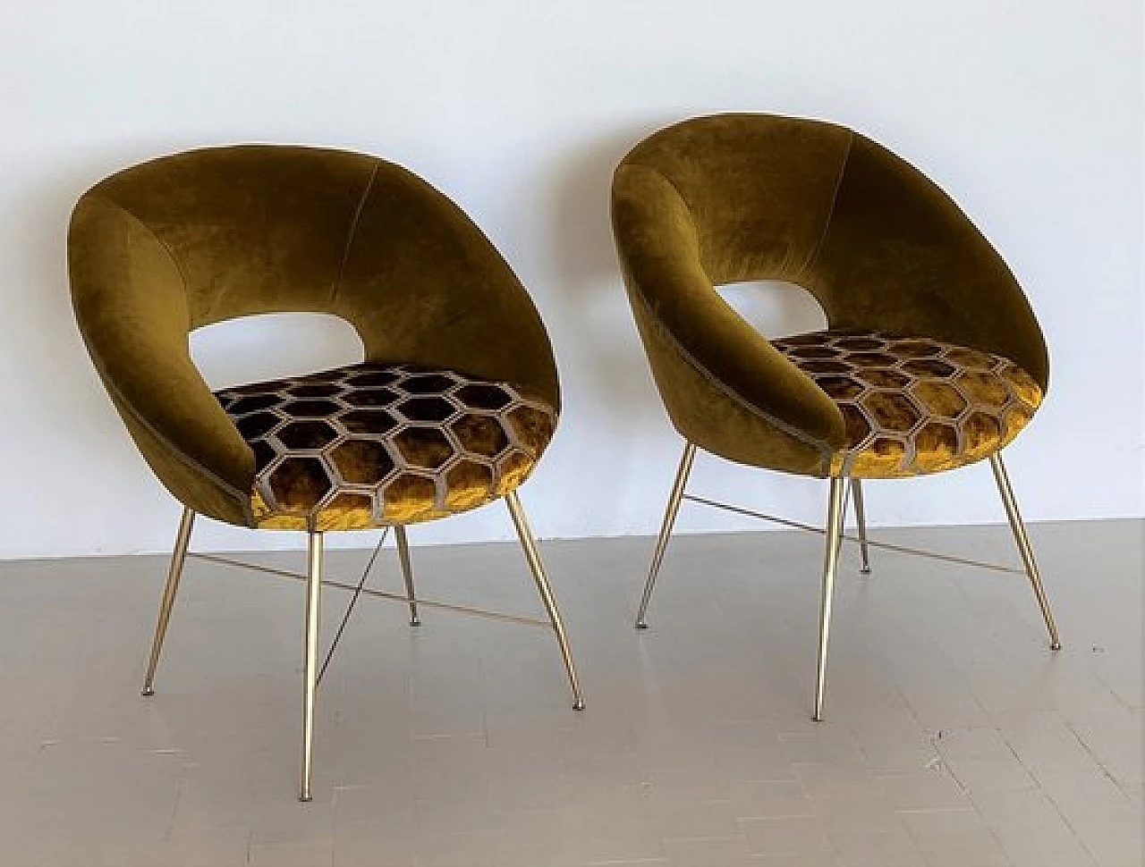 Pair of velvet armchairs with brass legs by Silvio Cavatorta, 1950s 16