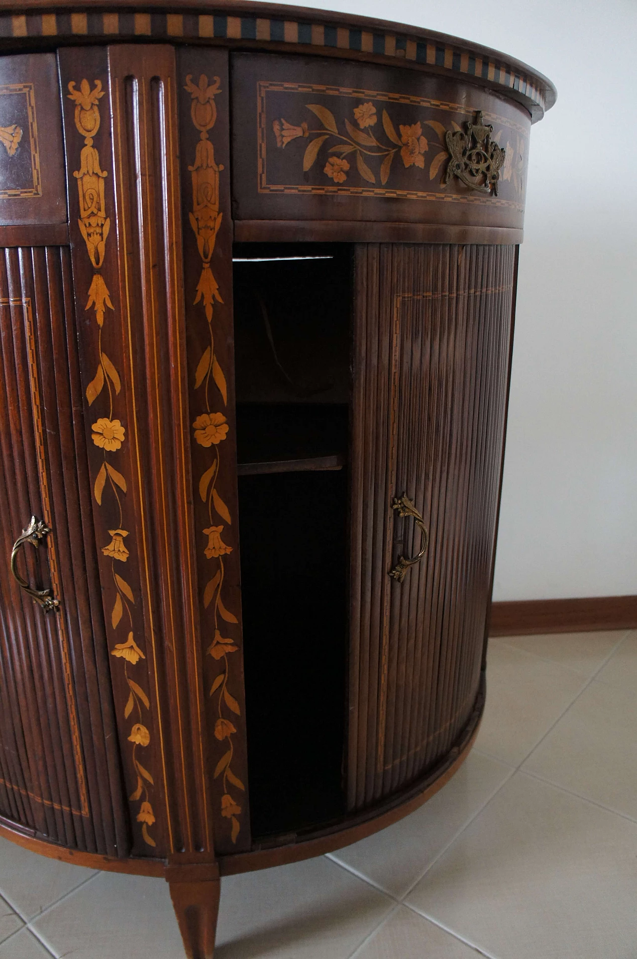 Wooden corner console table with inlays, early 20th century 16