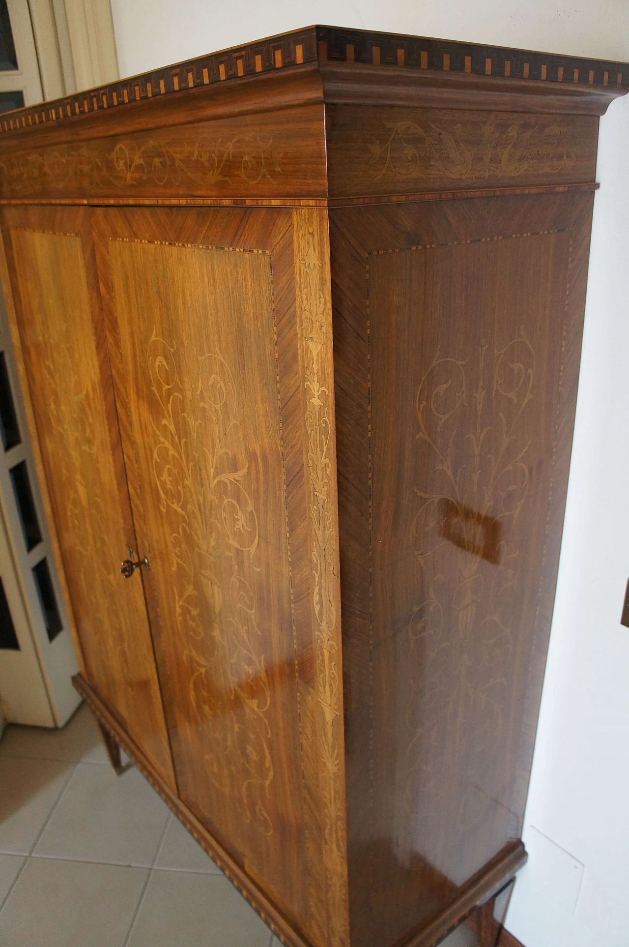 Walnut sideboard with bois de rose inlay, 1940s 12