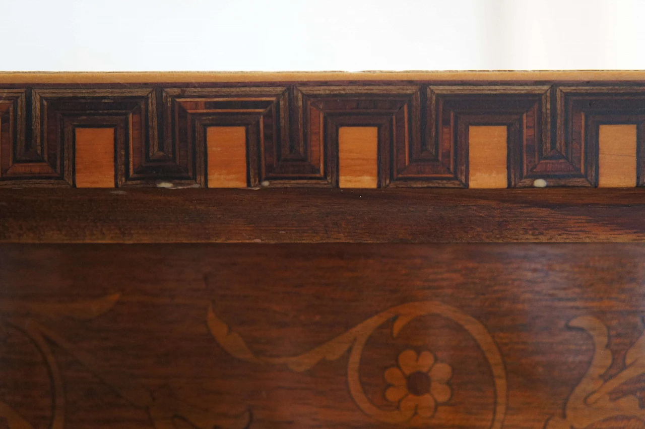 8 Chairs and extending walnut table with fine inlays, 1940s 8