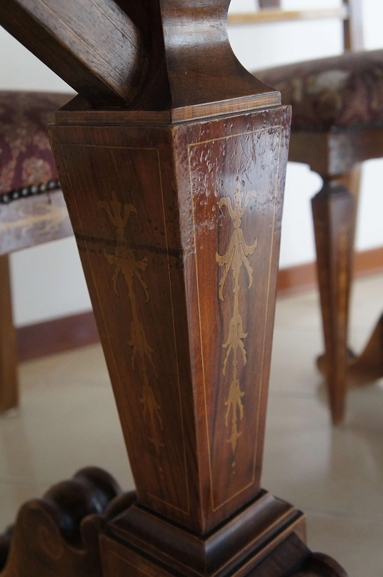 8 Chairs and extending walnut table with fine inlays, 1940s 18