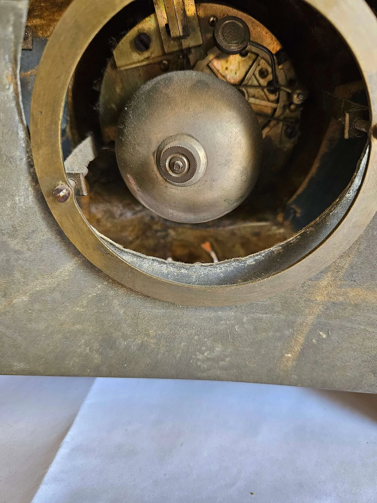 Gilded bronze Parigina table clock, 19th century 6