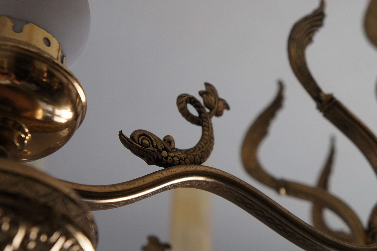 Lampadario a otto luci in ottone decorato 5