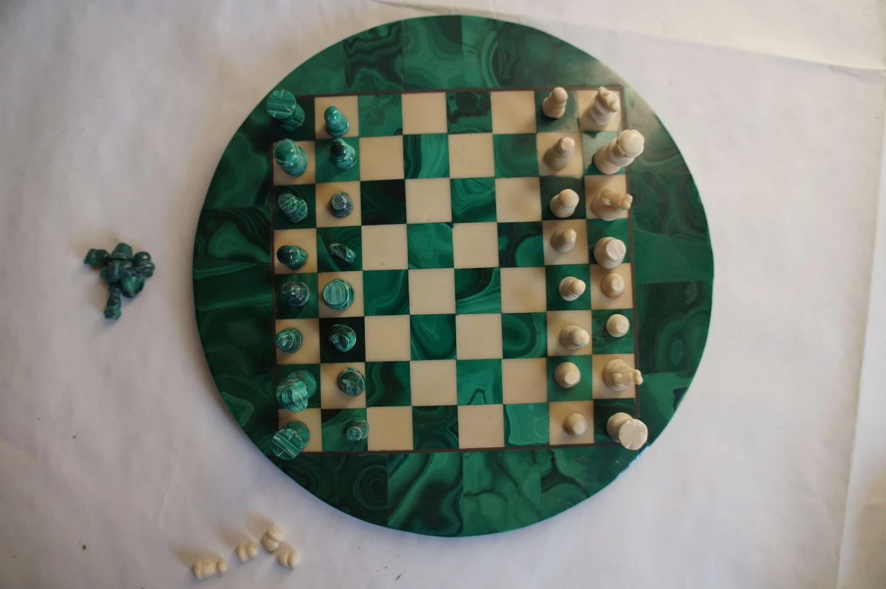 Scacchiera rotonda in malachite con pedine 2