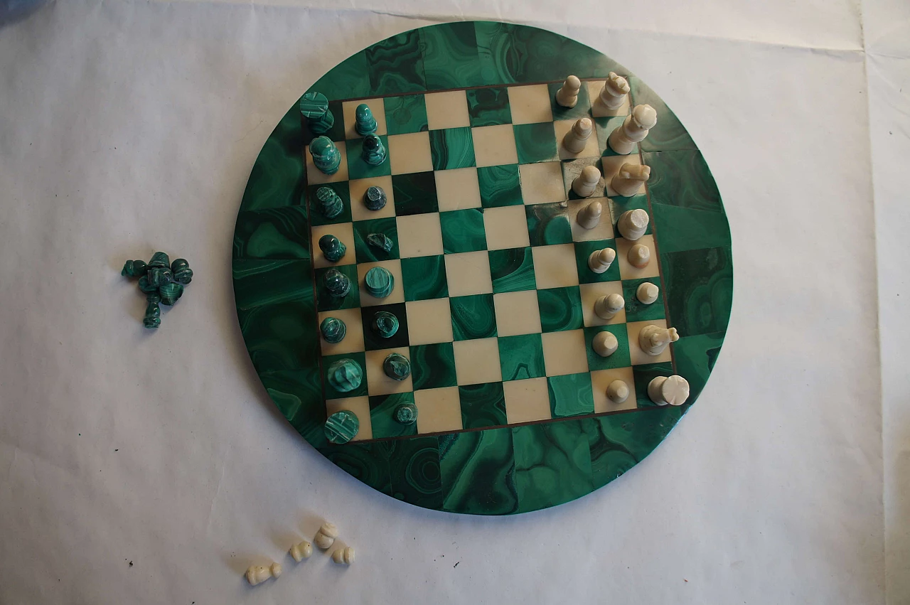 Scacchiera rotonda in malachite con pedine 5