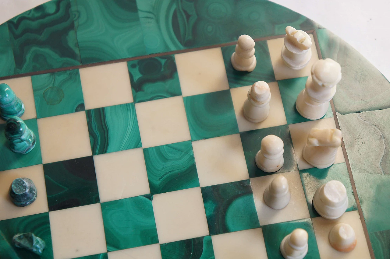 Scacchiera rotonda in malachite con pedine 7