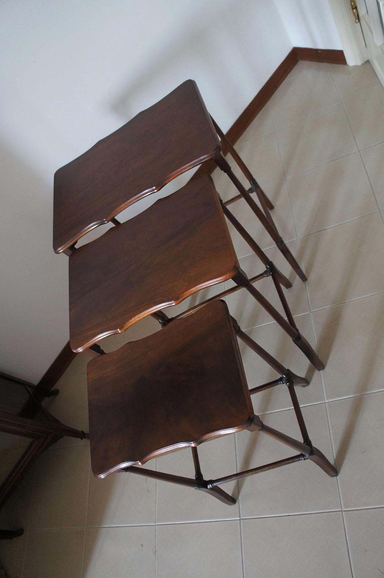 3 Tavolini ad incastro in mogano, anni '40 2