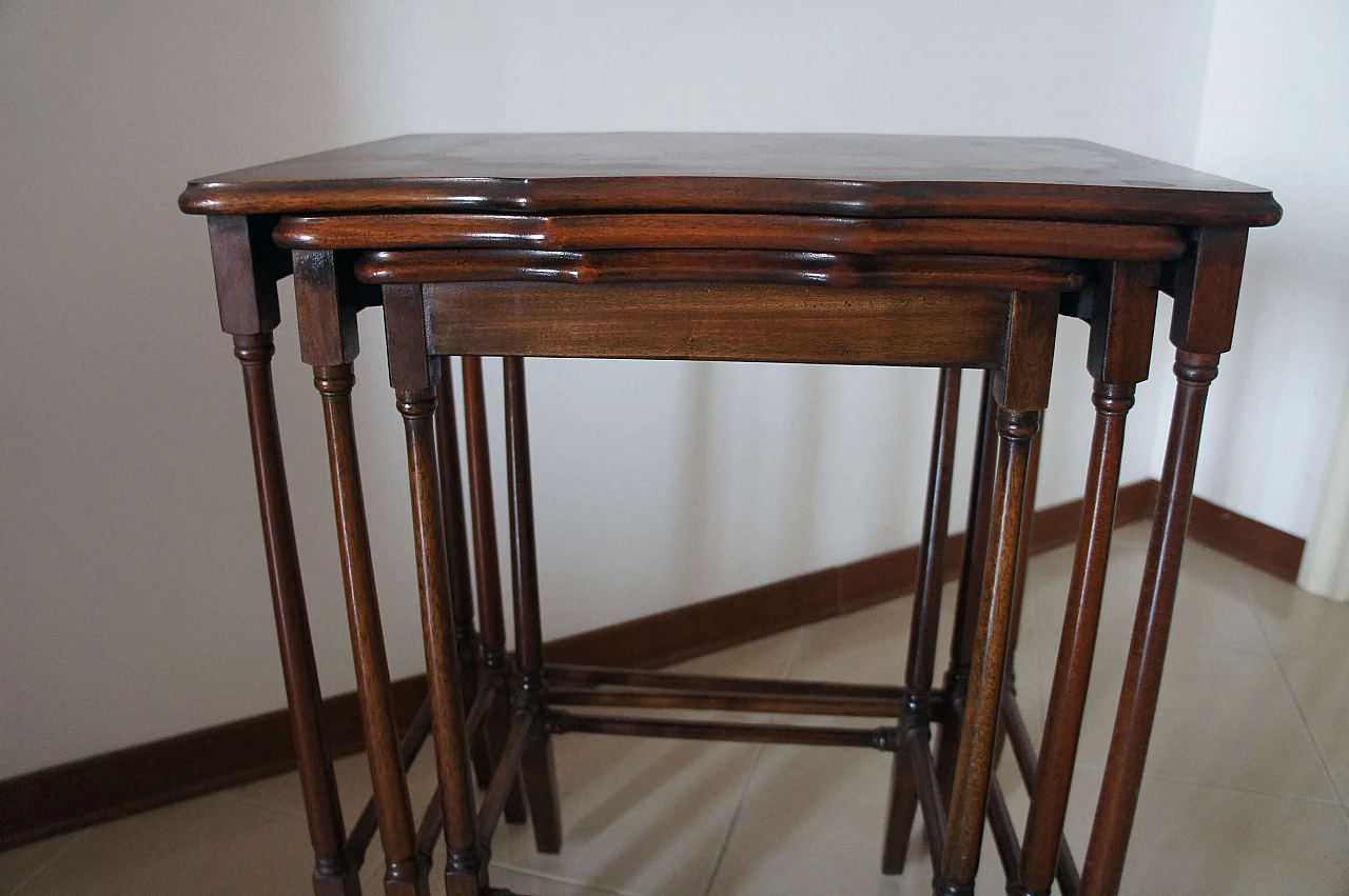 3 Tavolini ad incastro in mogano, anni '40 8