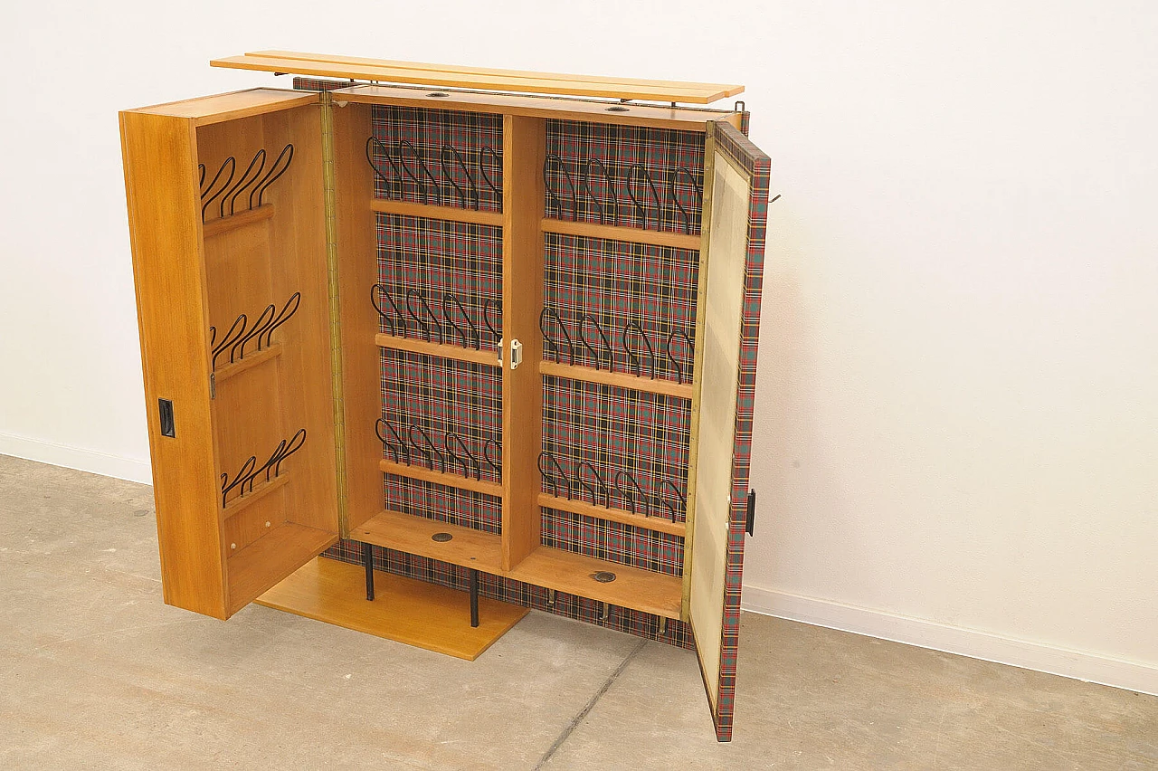 Appendiabiti da ingresso con scarpiera di AGP Holz, anni '60 11