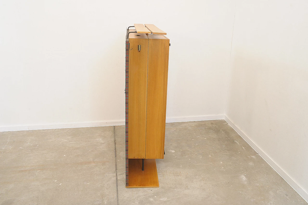 Appendiabiti da ingresso con scarpiera di AGP Holz, anni '60 13