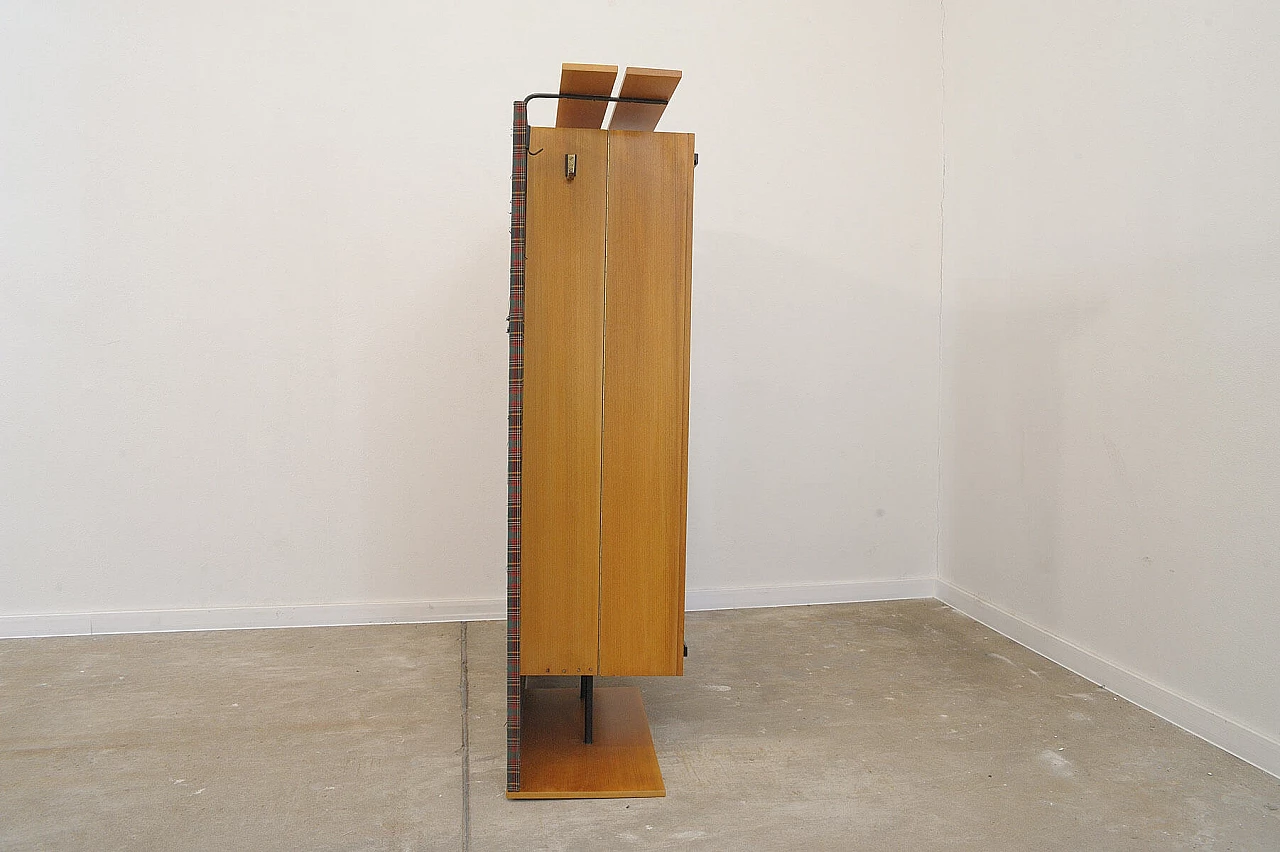 Appendiabiti da ingresso con scarpiera di AGP Holz, anni '60 14