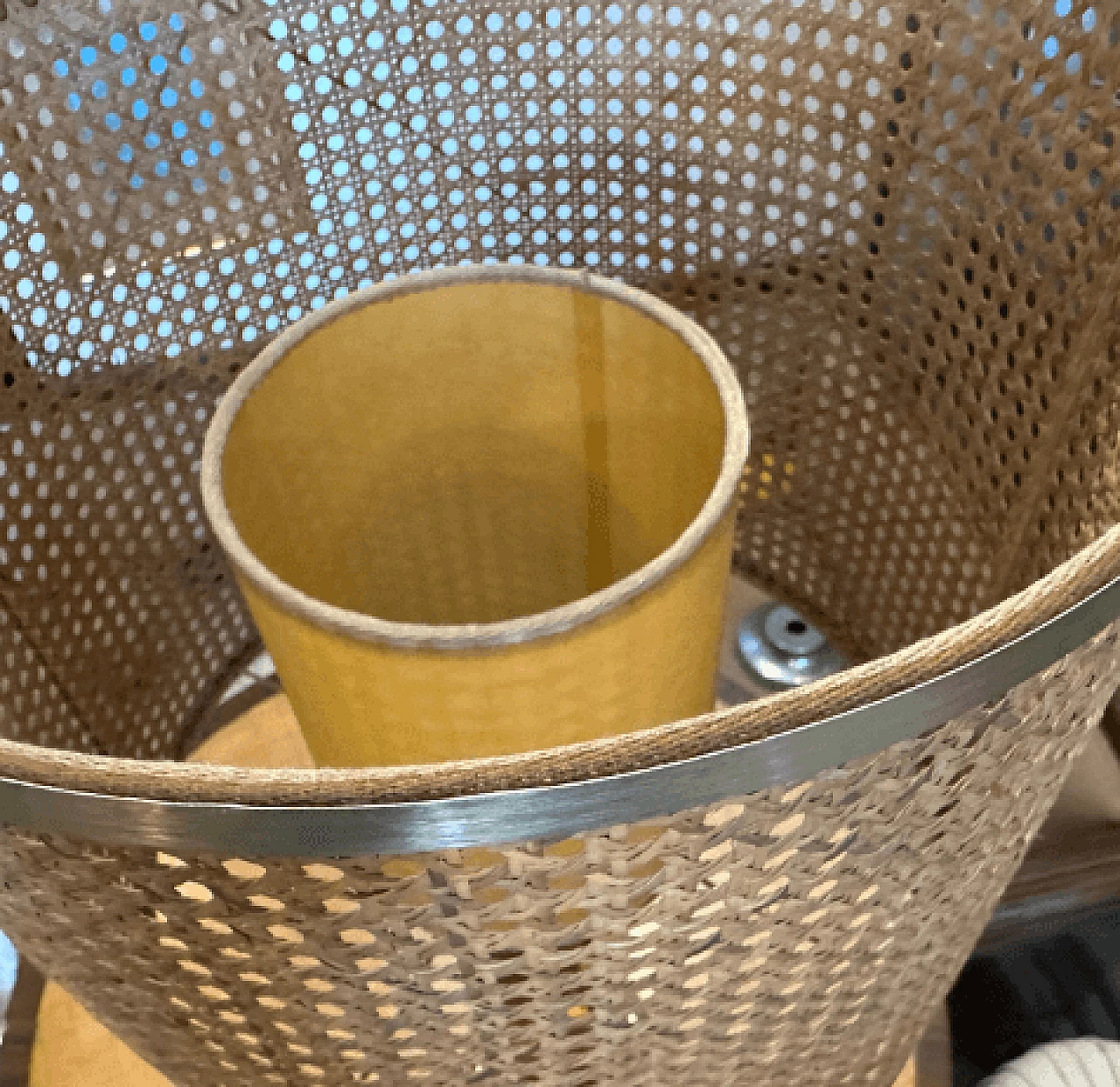 Lampada da tavolo in ottone, vetro tartarugato e paglia di Vienna, anni '70 11