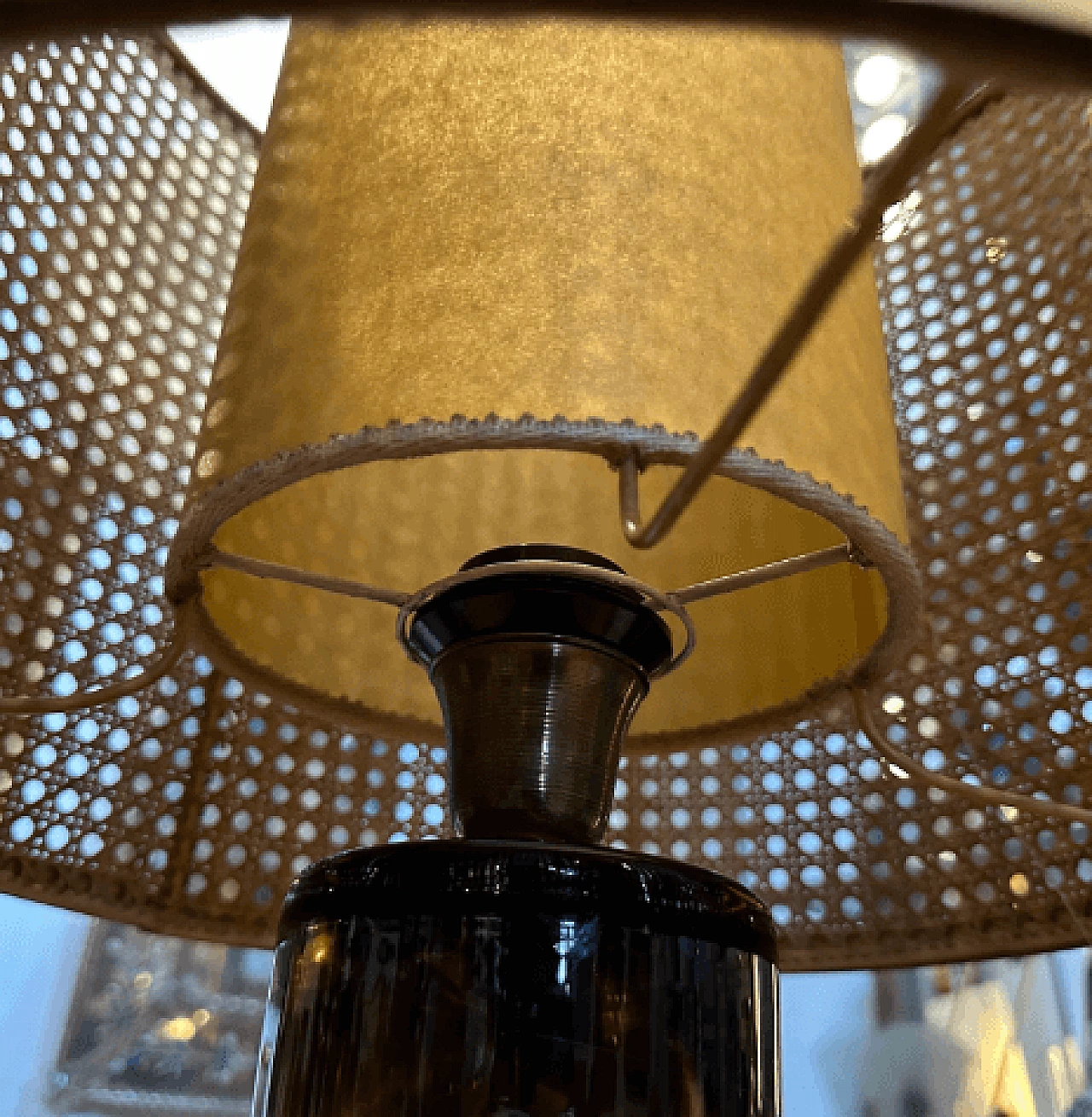 Lampada da tavolo in ottone, vetro tartarugato e paglia di Vienna, anni '70 12