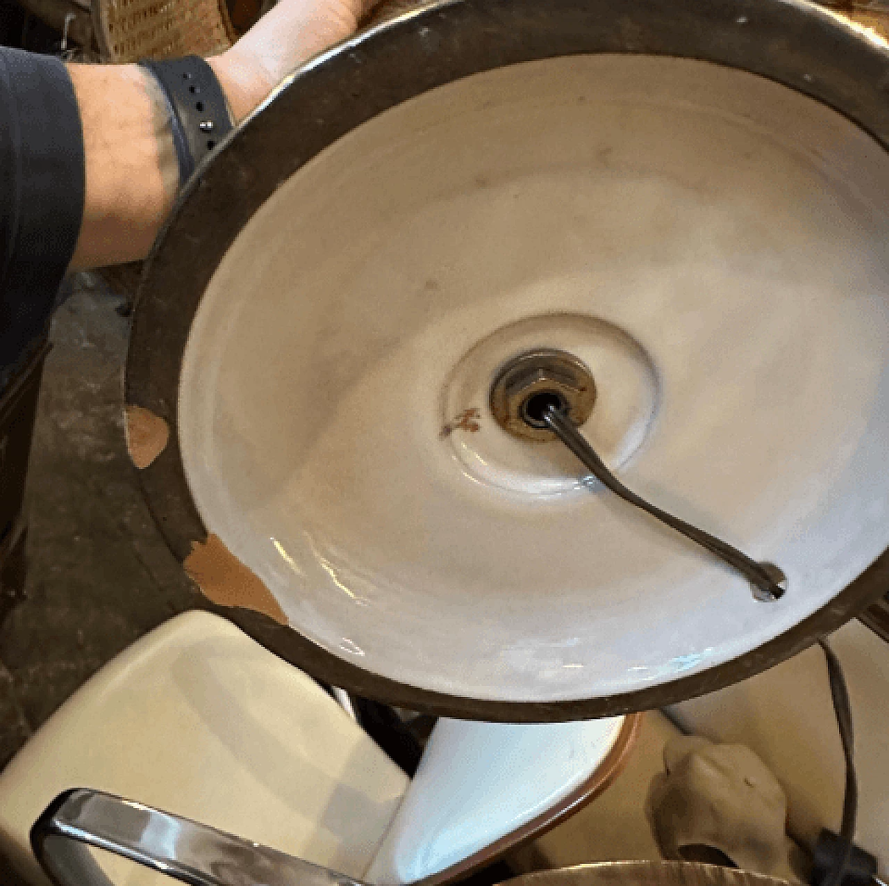 Lampada da tavolo in ottone, vetro tartarugato e paglia di Vienna, anni '70 14