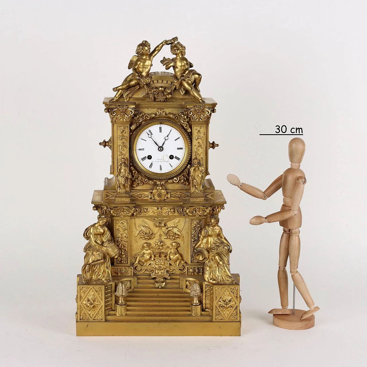 Gilded and chiselled bronze table clock, mid-19th century 2