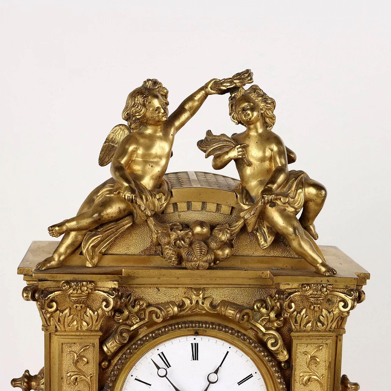 Gilded and chiselled bronze table clock, mid-19th century 3