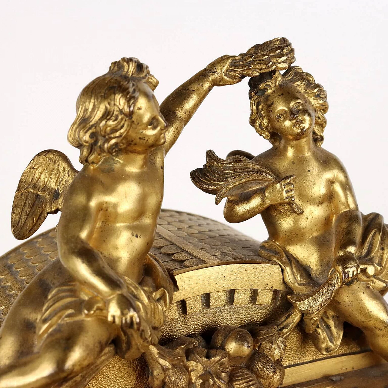 Orologio da tavolo in bronzo dorato e cesellato, metà '800 4