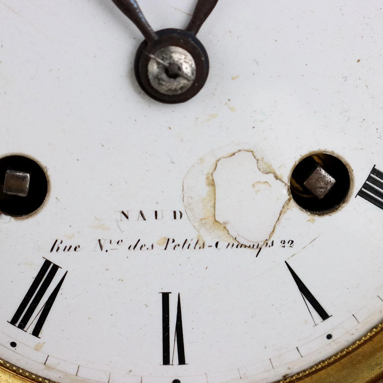 Gilded and chiselled bronze table clock, mid-19th century 6