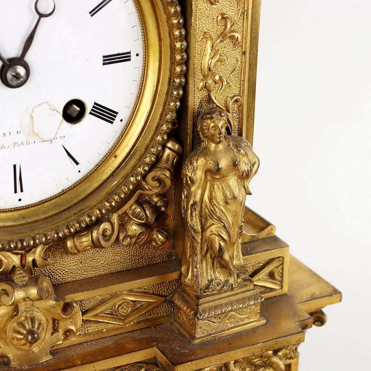 Gilded and chiselled bronze table clock, mid-19th century 7