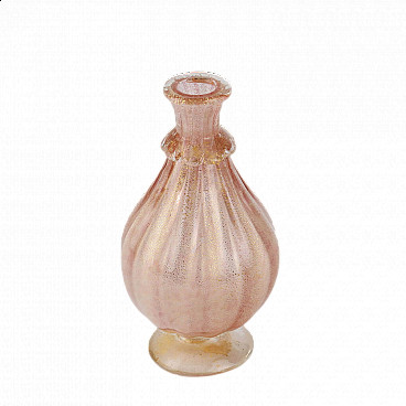 Bottiglia in vetro rosa con inclusioni dorate di Seguso, anni '50