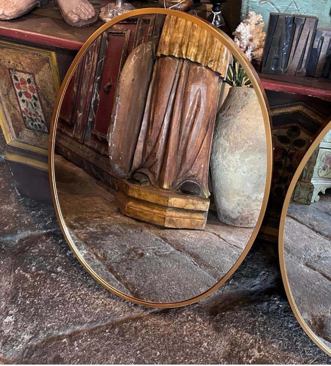 Coppia di specchi da parete ovali in alluminio dorato in stile Gio Ponti, anni '80 3