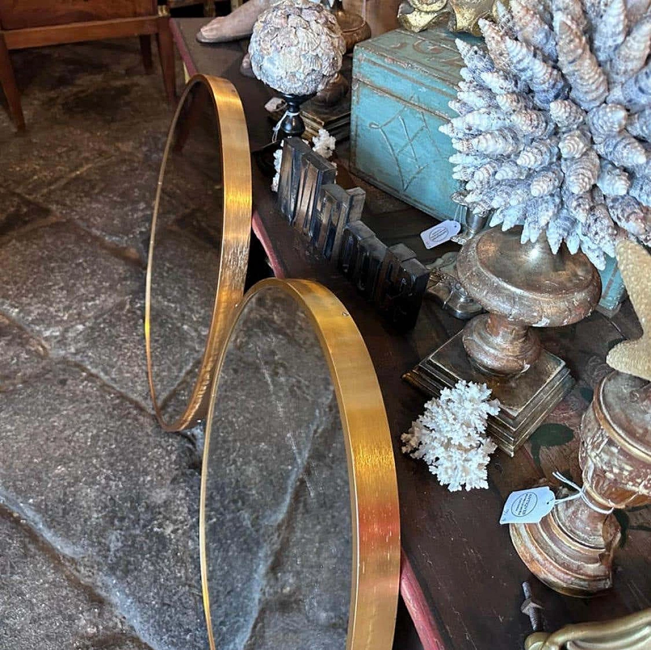 Coppia di specchi da parete ovali in alluminio dorato in stile Gio Ponti, anni '80 4