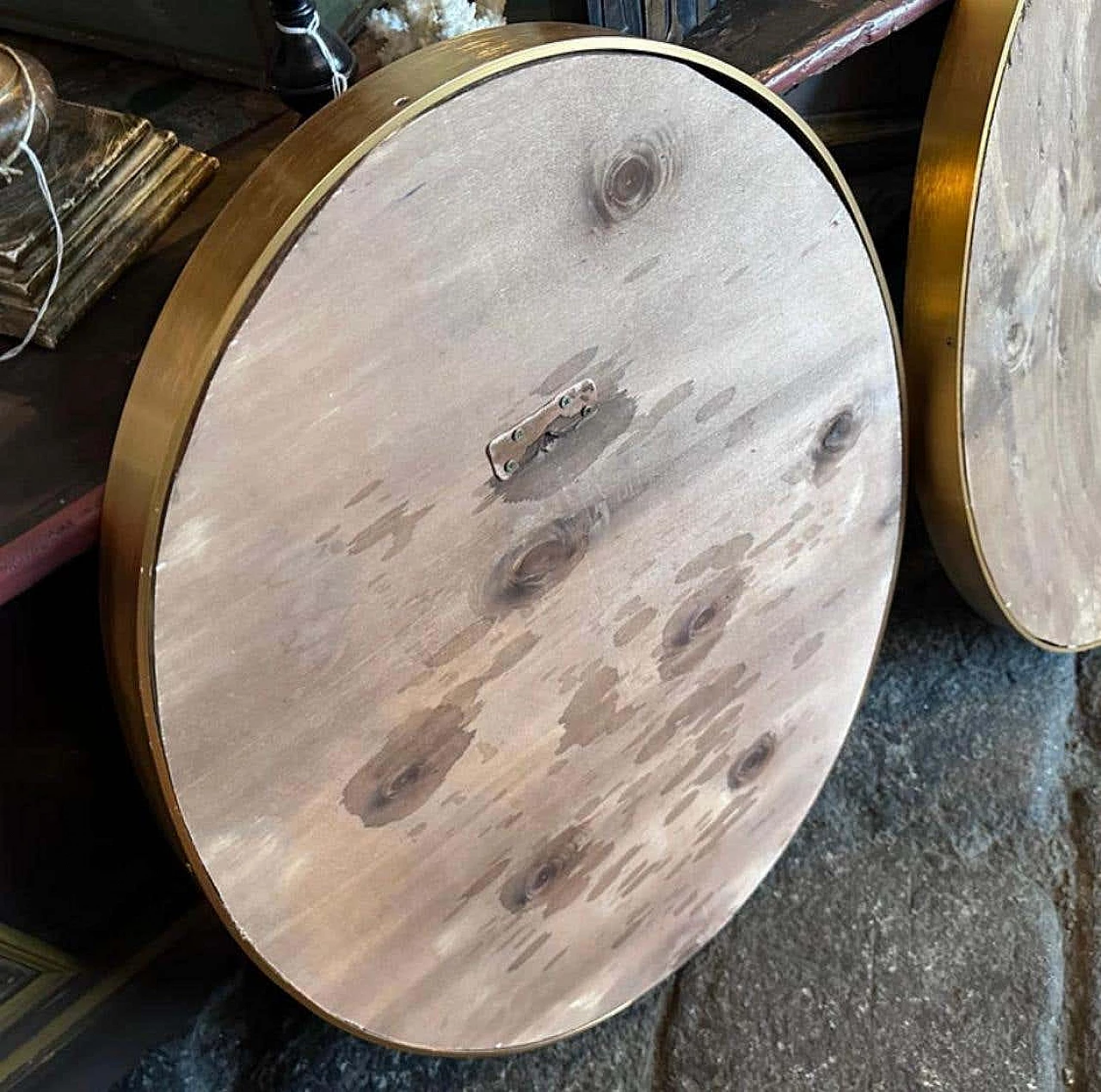 Coppia di specchi da parete ovali in alluminio dorato in stile Gio Ponti, anni '80 6