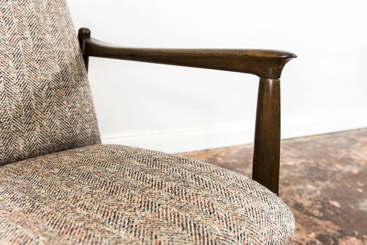 Coppia di poltrone GFM-64 in faggio di Edmund Homa per GFM, anni '60 6