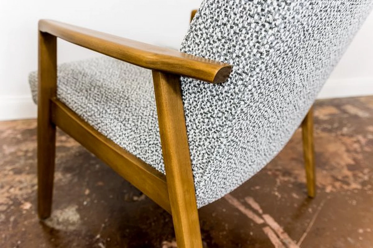 Coppia di poltrone in faggio e tessuto, anni '60 4