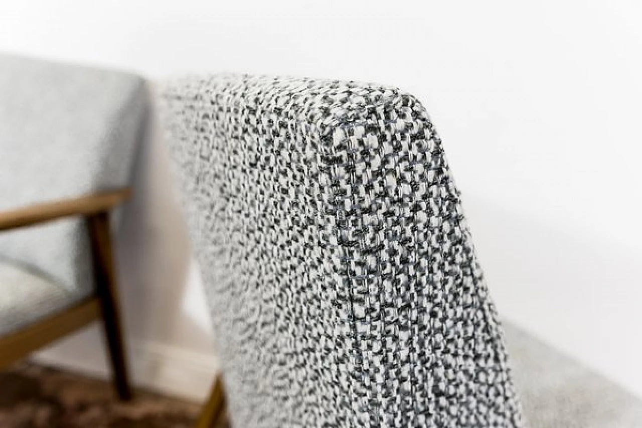 Coppia di poltrone in faggio e tessuto, anni '60 9