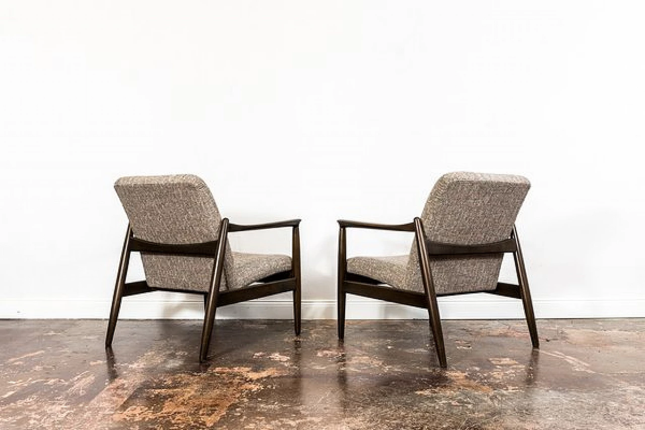 Coppia di poltrone GFM-64 in faggio di Edmund Homa per GFM, anni '60 17