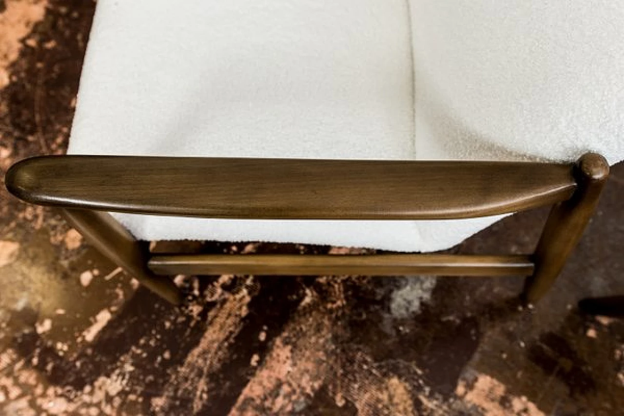 Coppia di poltrone GFM 64 con schienale alto in bouclè bianco attribuite a Edmund Homa, anni '60 2