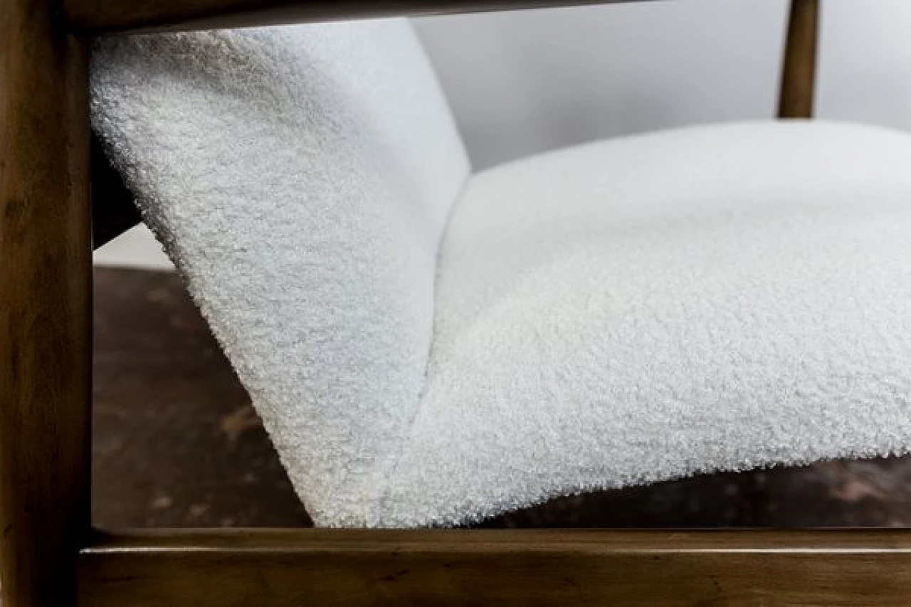 Coppia di poltrone GFM 64 con schienale alto in bouclè bianco attribuite a Edmund Homa, anni '60 6