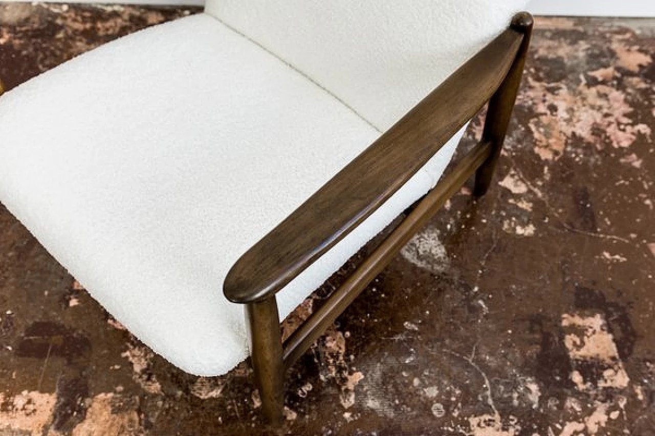 Coppia di poltrone GFM 64 con schienale alto in bouclè bianco attribuite a Edmund Homa, anni '60 12