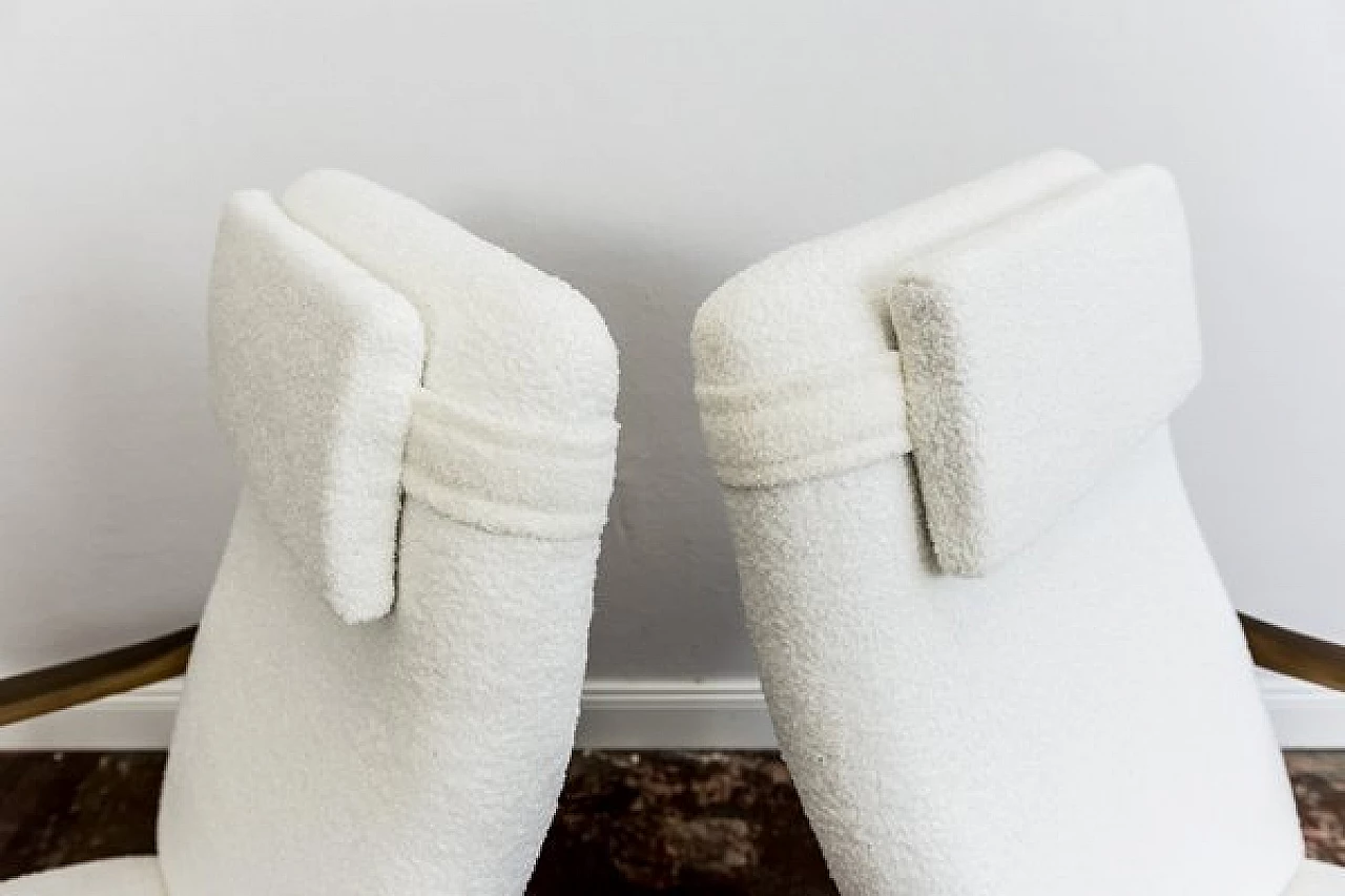 Coppia di poltrone GFM 64 con schienale alto in bouclè bianco attribuite a Edmund Homa, anni '60 17