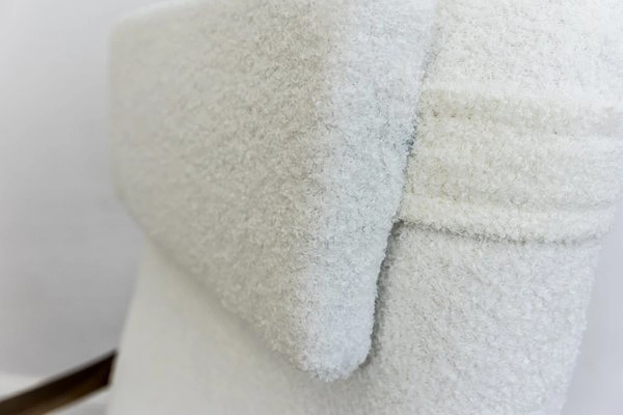 Coppia di poltrone GFM 64 con schienale alto in bouclè bianco attribuite a Edmund Homa, anni '60 19