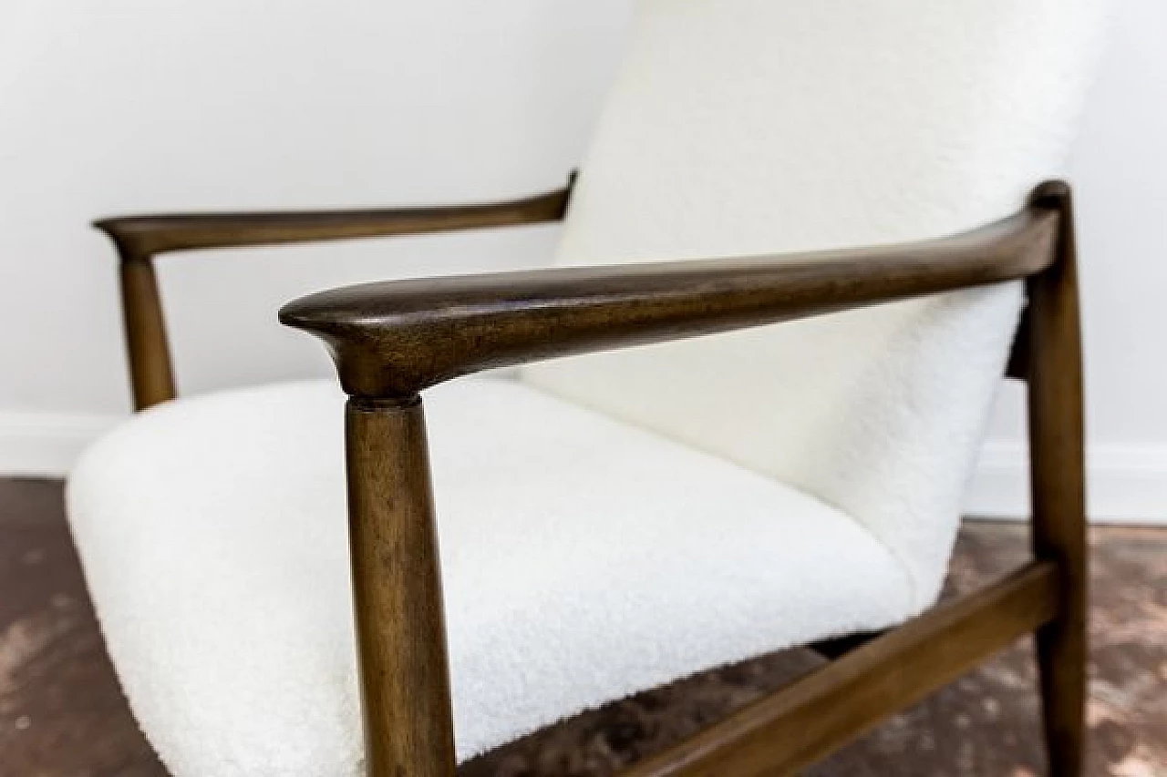 Coppia di poltrone GFM 64 con schienale alto in bouclè bianco attribuite a Edmund Homa, anni '60 23