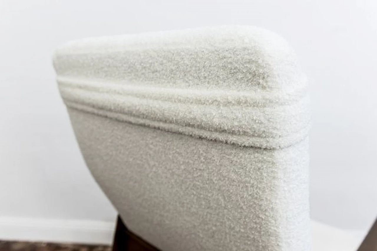 Coppia di poltrone GFM 64 con schienale alto in bouclè bianco attribuite a Edmund Homa, anni '60 24