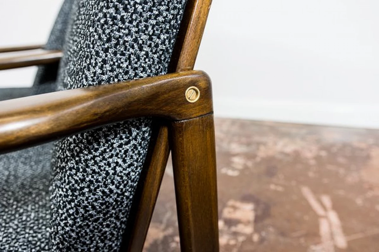 Coppia di poltrone B-7522 attribuite a Zenon Bączyk, anni '60 18