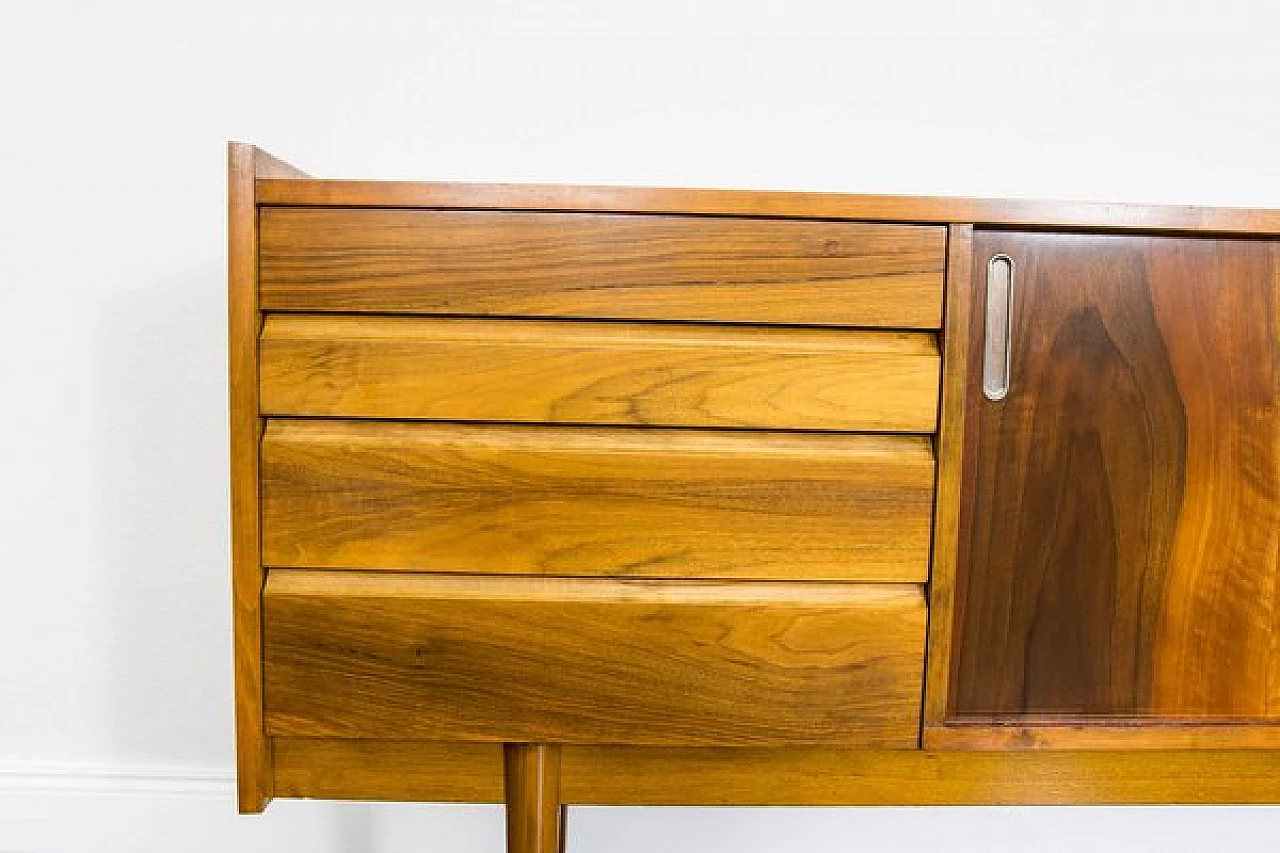 Credenza in noce e faggio di Bytomskie Fabryki Mebli, anni '60 9