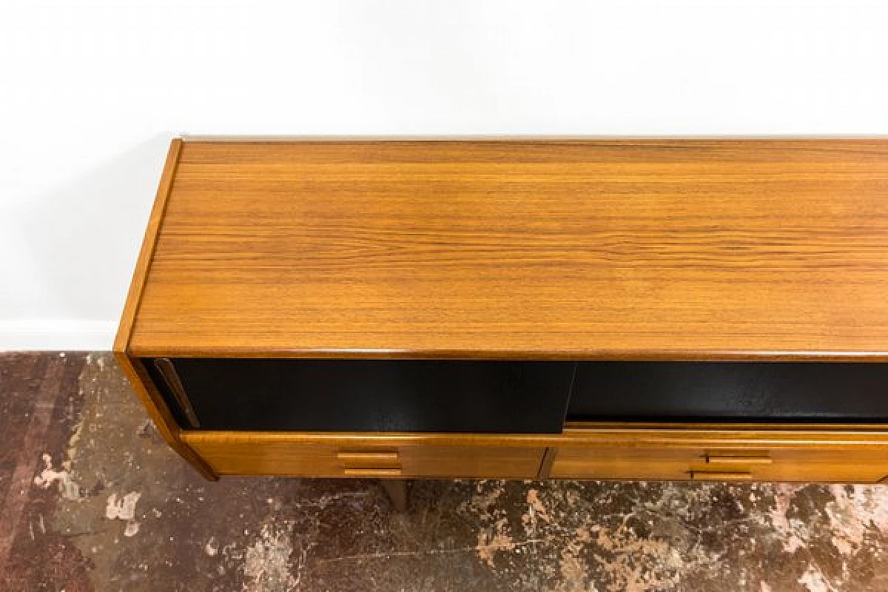 Credenza danese in teak con cassetti e ante scorrevoli nere, anni '60 14