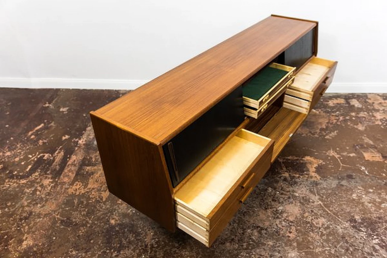 Credenza danese in teak con cassetti e ante scorrevoli nere, anni '60 21
