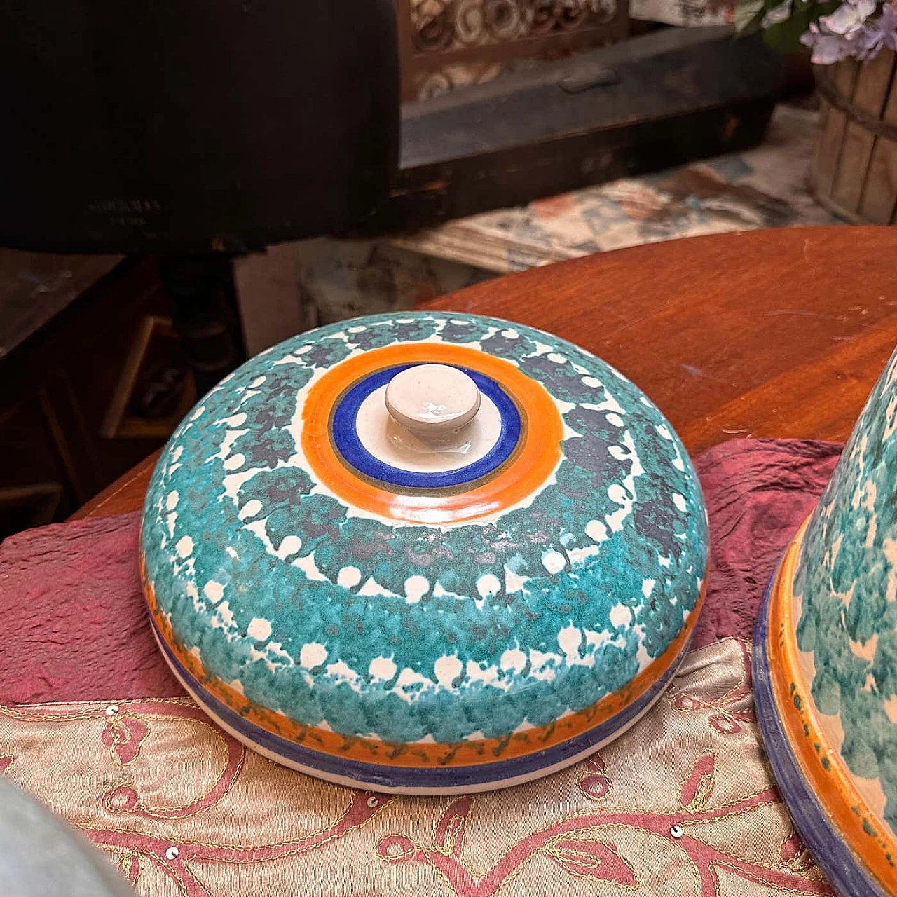 Sicilian hand-painted ceramic salt container, 1920s 2